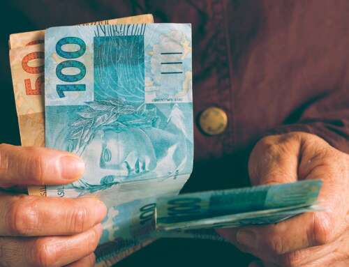 Pagamento do INSS altera rotina de aposentados.
